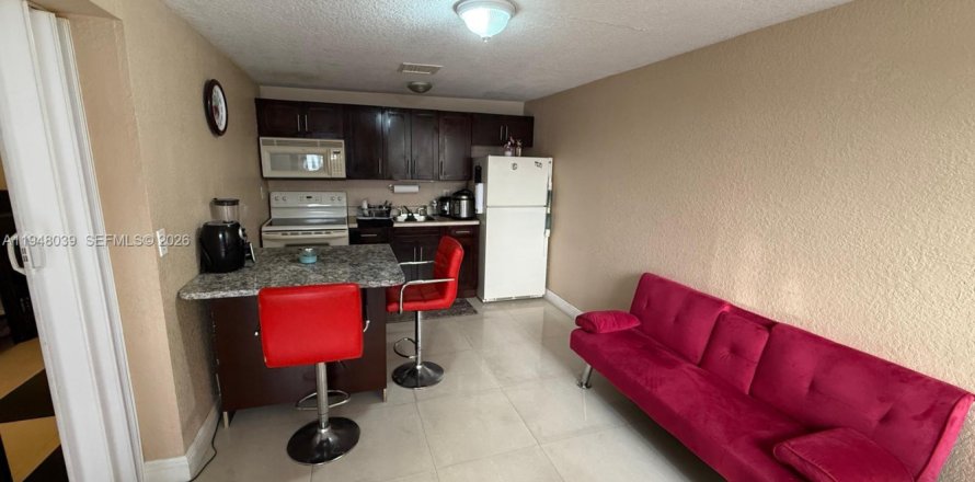 Квартира в Хайалиа, Флорида 1 спальня, 69.68м2 № 2005299