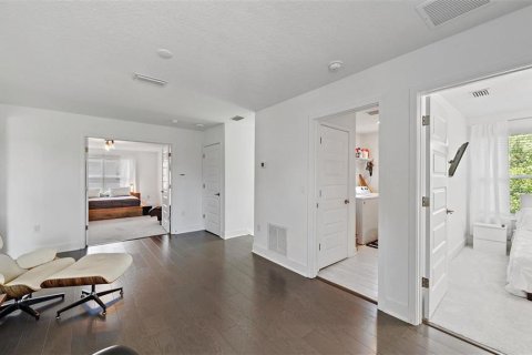 House in Sarasota, Florida 4 bedrooms, 231.88 sq.m. № 2205670 - photo 15