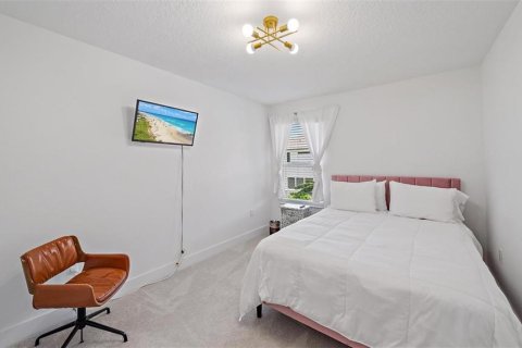 House in Sarasota, Florida 4 bedrooms, 231.88 sq.m. № 2205670 - photo 16