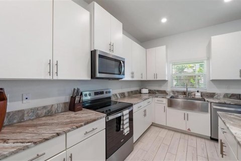 House in Sarasota, Florida 4 bedrooms, 231.88 sq.m. № 2205670 - photo 6