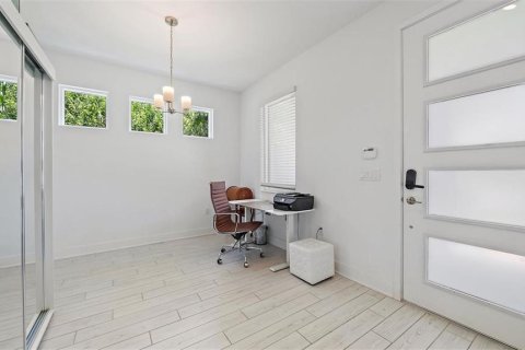 House in Sarasota, Florida 4 bedrooms, 231.88 sq.m. № 2205670 - photo 10