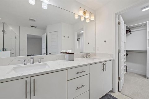 House in Sarasota, Florida 4 bedrooms, 231.88 sq.m. № 2205670 - photo 14