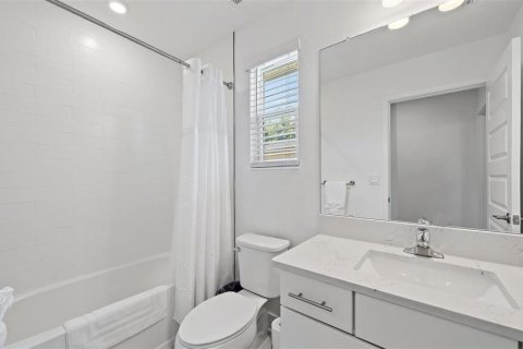 House in Sarasota, Florida 4 bedrooms, 231.88 sq.m. № 2205670 - photo 18