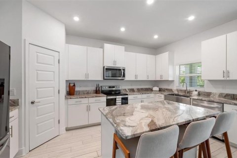 House in Sarasota, Florida 4 bedrooms, 231.88 sq.m. № 2205670 - photo 5