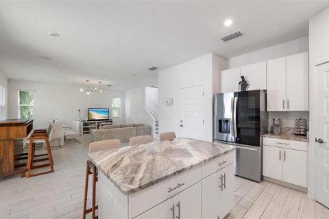House in Sarasota, Florida 4 bedrooms, 231.88 sq.m. № 2205670 - photo 7