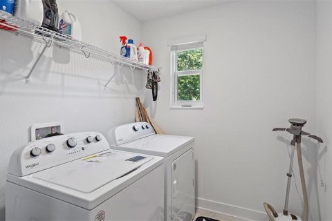 House in Sarasota, Florida 4 bedrooms, 231.88 sq.m. № 2205670 - photo 21