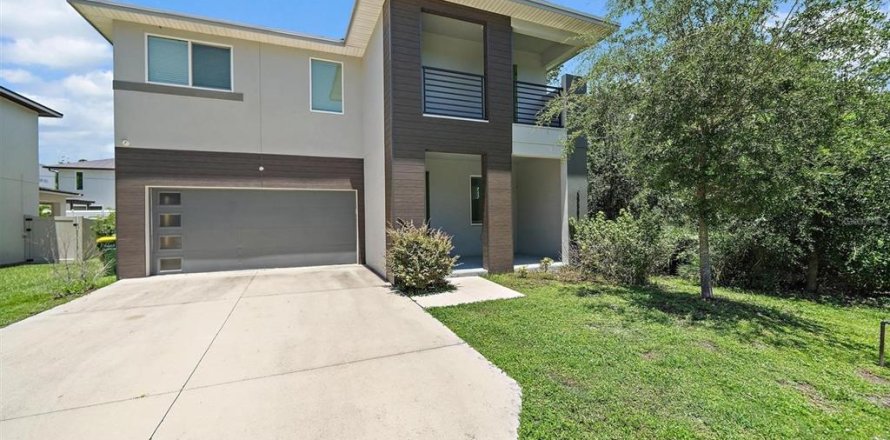 House in Sarasota, Florida 4 bedrooms, 231.88 sq.m. № 2205670