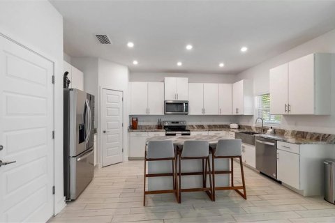 House in Sarasota, Florida 4 bedrooms, 231.88 sq.m. № 2205670 - photo 4