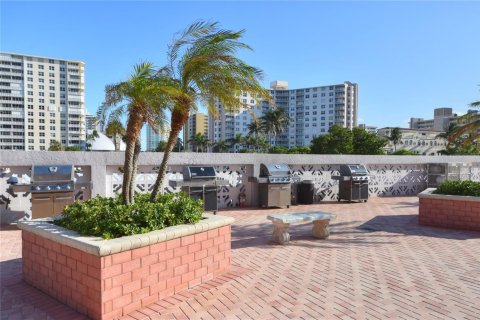 Condo in Pompano Beach, Florida, 2 bedrooms № 2247333 - photo 20