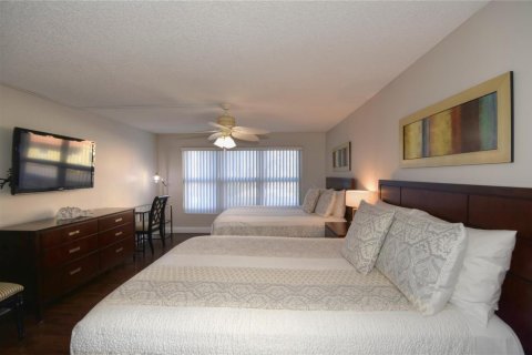 Condo in Pompano Beach, Florida, 2 bedrooms № 2247333 - photo 11