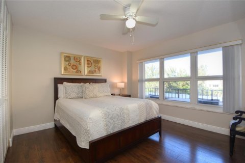 Condo in Pompano Beach, Florida, 2 bedrooms № 2247333 - photo 14