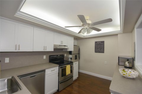 Condo in Pompano Beach, Florida, 2 bedrooms № 2247333 - photo 9