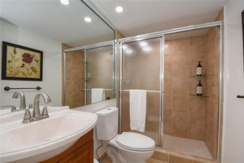 Condo in Pompano Beach, Florida, 2 bedrooms № 2247333 - photo 16