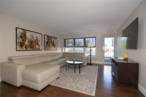 Condo in Pompano Beach, Florida, 2 bedrooms № 2247333 - photo 5
