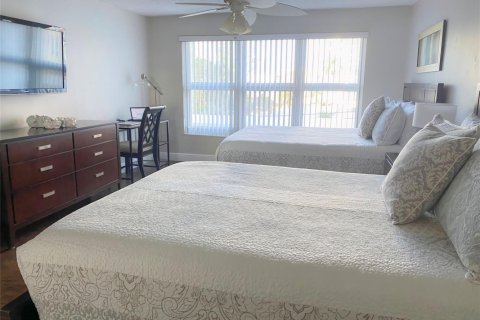 Condo in Pompano Beach, Florida, 2 bedrooms № 2247333 - photo 10