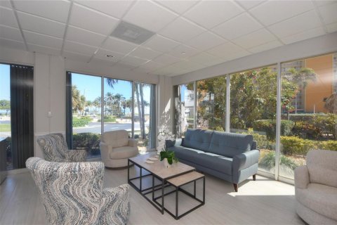 Condo in Pompano Beach, Florida, 2 bedrooms № 2247333 - photo 27