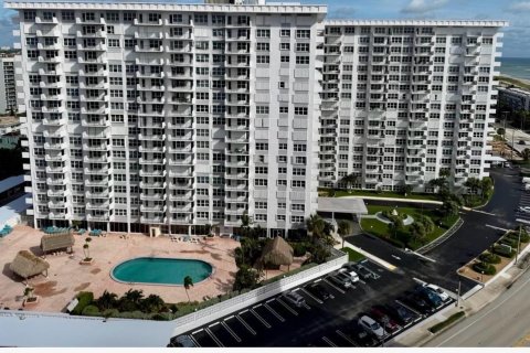 Condo in Pompano Beach, Florida, 2 bedrooms № 2247333