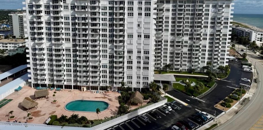 Condo in Pompano Beach, Florida, 2 bedrooms № 2247333
