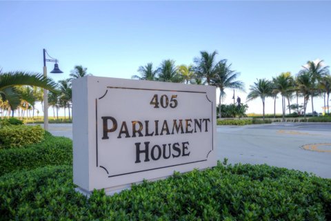 Condo in Pompano Beach, Florida, 2 bedrooms № 2247333 - photo 2