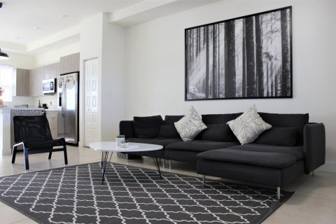 Condo in Doral, Florida, 3 bedrooms  № 1950900 - photo 2