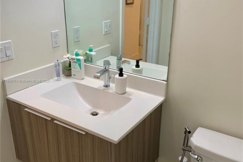 Condo in Doral, Florida, 3 bedrooms  № 1950900 - photo 11