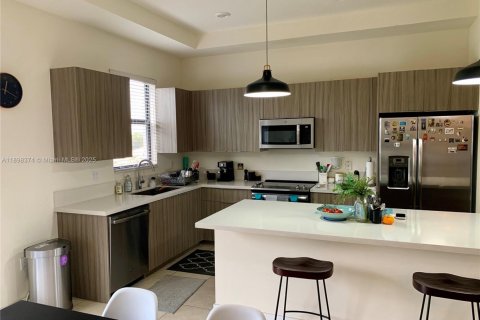 Condo in Doral, Florida, 3 bedrooms  № 1950900 - photo 7