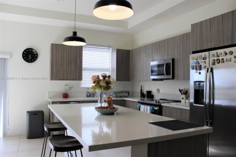 Condo in Doral, Florida, 3 bedrooms  № 1950900 - photo 4