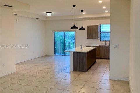 Condo in Doral, Florida, 3 bedrooms  № 1950900 - photo 21