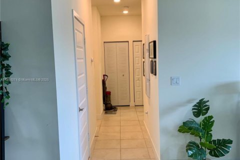 Condo in Doral, Florida, 3 bedrooms  № 1950900 - photo 15