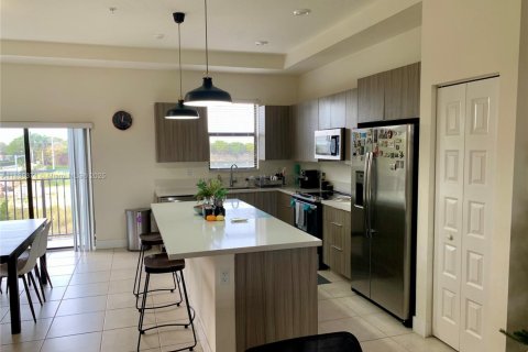 Condo in Doral, Florida, 3 bedrooms  № 1950900 - photo 8