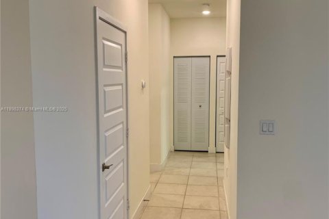 Condo in Doral, Florida, 3 bedrooms  № 1950900 - photo 25