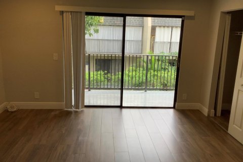 Condo in Deerfield Beach, Florida, 2 bedrooms № 2176843 - photo 12