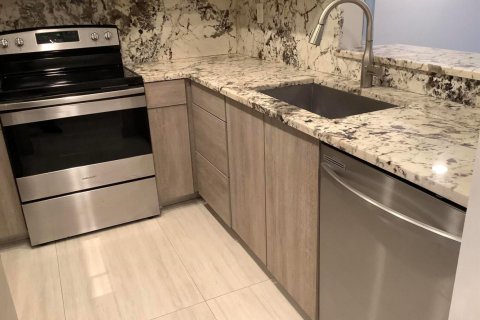 Condo in Deerfield Beach, Florida, 2 bedrooms № 2176843 - photo 3