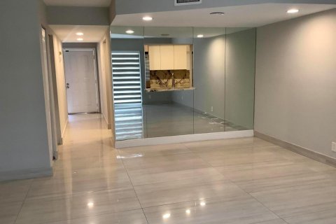 Condo in Deerfield Beach, Florida, 2 bedrooms № 2176843 - photo 19
