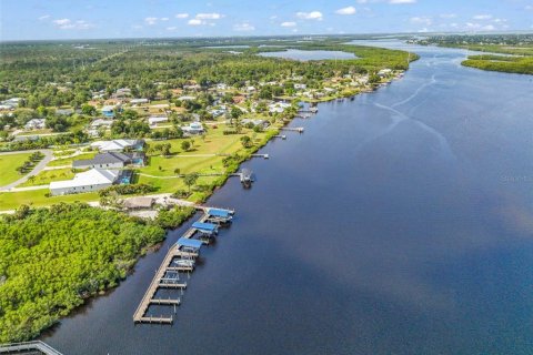 Villa ou maison à vendre à Punta Gorda, Floride: 4 chambres, 240.25 m2 № 2167033 - photo 2