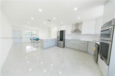 Copropriété à vendre à Hollywood, Floride: 2 chambres, 75.25 m2 № 2080113 - photo 8