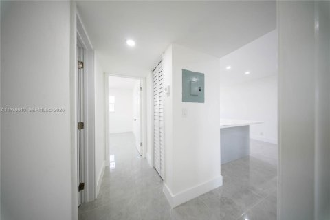 Copropriété à vendre à Hollywood, Floride: 2 chambres, 75.25 m2 № 2080113 - photo 9