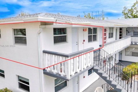 Copropriété à vendre à Hollywood, Floride: 2 chambres, 75.25 m2 № 2080113 - photo 2