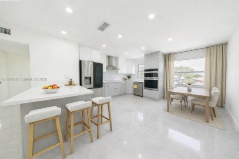 Copropriété à vendre à Hollywood, Floride: 2 chambres, 75.25 m2 № 2080113 - photo 7