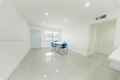 Copropriété à vendre à Hollywood, Floride: 2 chambres, 75.25 m2 № 2080113 - photo 5