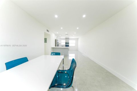 Copropriété à vendre à Hollywood, Floride: 2 chambres, 75.25 m2 № 2080113 - photo 3