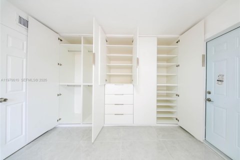 Copropriété à vendre à Hollywood, Floride: 2 chambres, 75.25 m2 № 2080113 - photo 13