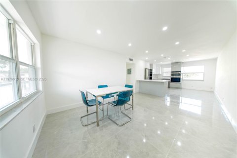 Copropriété à vendre à Hollywood, Floride: 2 chambres, 75.25 m2 № 2080113 - photo 4
