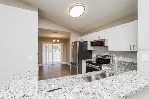 Villa ou maison à louer à Valrico, Floride: 3 chambres, 121.98 m2 № 2407035 - photo 7