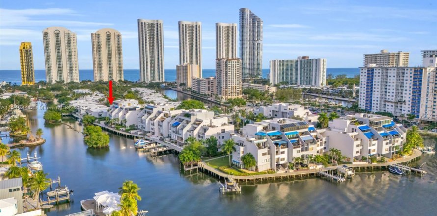 Condo à Sunny Isles Beach, Floride, 3 chambres  № 2020540