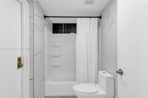 Copropriété à vendre à Sunny Isles Beach, Floride: 3 chambres, 206.24 m2 № 2020540 - photo 16