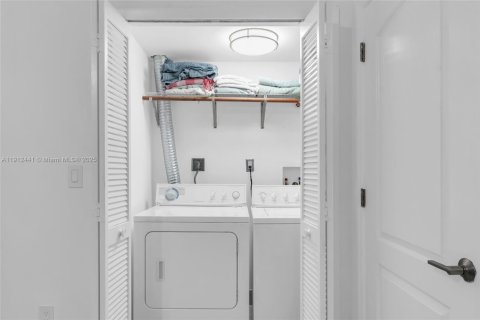 Copropriété à vendre à Sunny Isles Beach, Floride: 3 chambres, 206.24 m2 № 2020540 - photo 21