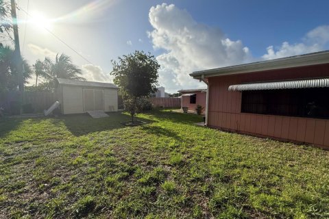 Villa ou maison à louer à West Palm Beach, Floride: 4 chambres, 143.63 m2 № 2087978 - photo 2