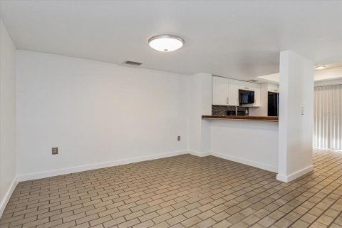 Townhouse in Maitland, Florida 3 bedrooms, 144.46 sq.m. № 1408277 - photo 6
