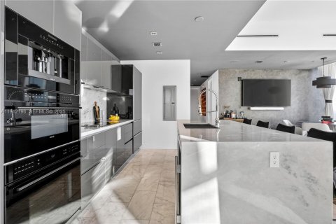 Condo in Miami, Florida, 2 bedrooms № 1966814 - photo 30